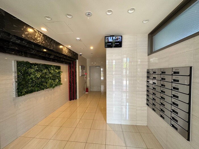 物件外観写真5　(エントランス部分)