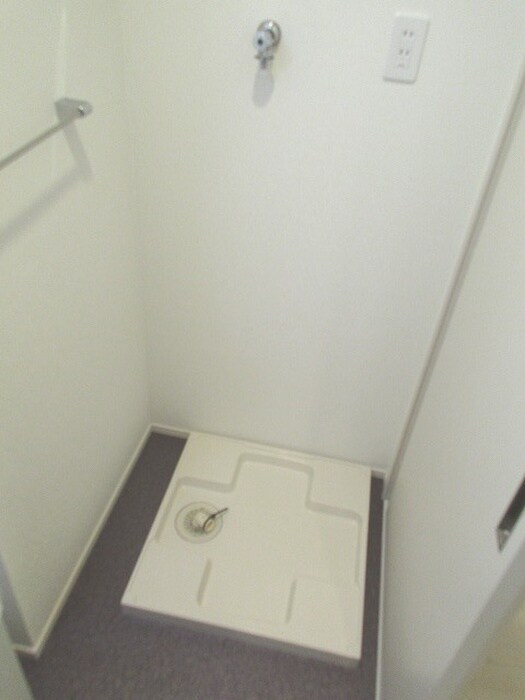 物件内観写真13　(洗濯機置場)