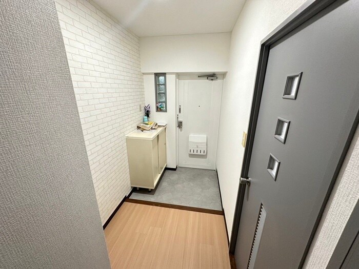 物件内観写真10　(玄関)