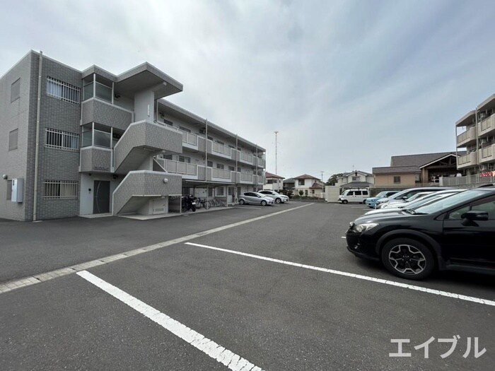 物件外観写真3　(駐車場)
