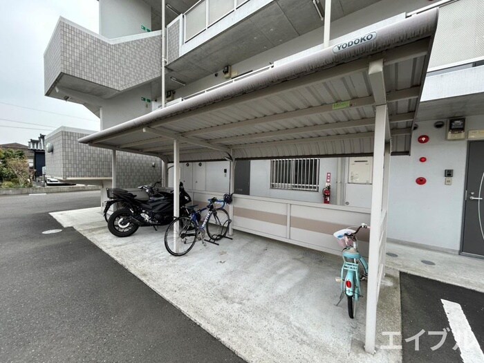 物件外観写真4　(駐輪場)