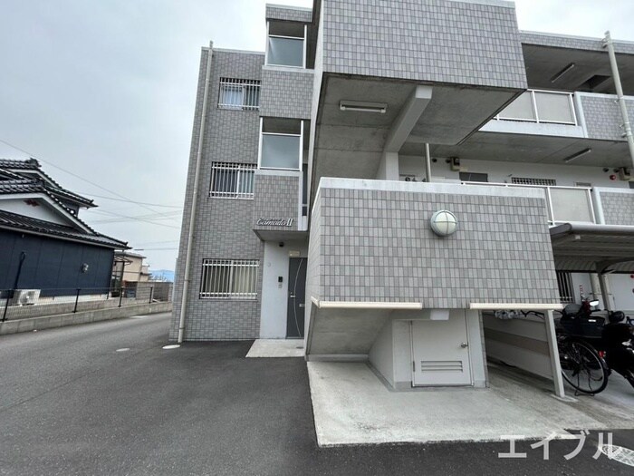 物件外観写真5　(エントランス部分)