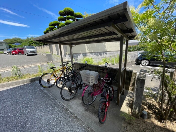 物件外観写真3　(駐輪場)