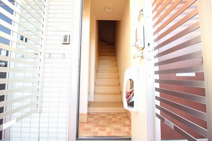 物件内観写真9　(玄関)