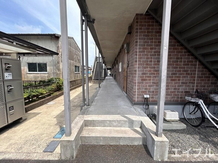 物件外観写真3　(エントランス部分)