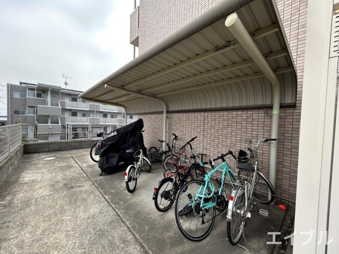 物件外観写真4　(駐輪場)