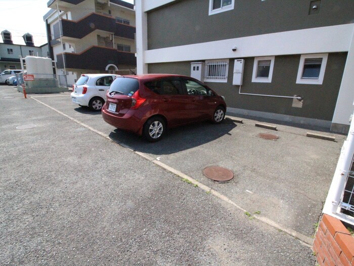 物件外観写真4　(駐車場)