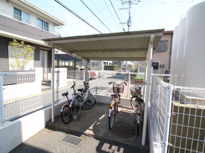 物件外観写真5　(駐輪場)