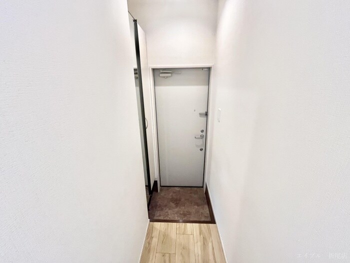 物件内観写真8　(玄関)