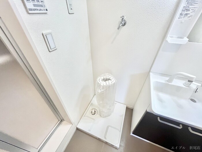 物件内観写真10　(洗濯機置場)