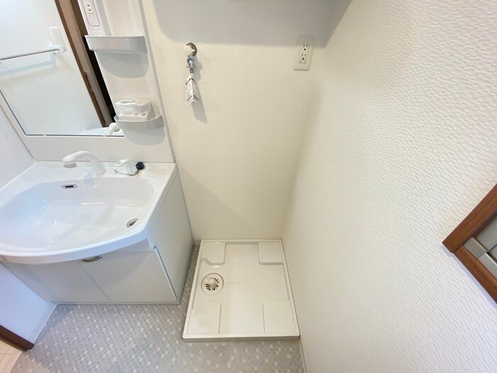 物件内観写真12　(洗濯機置場)