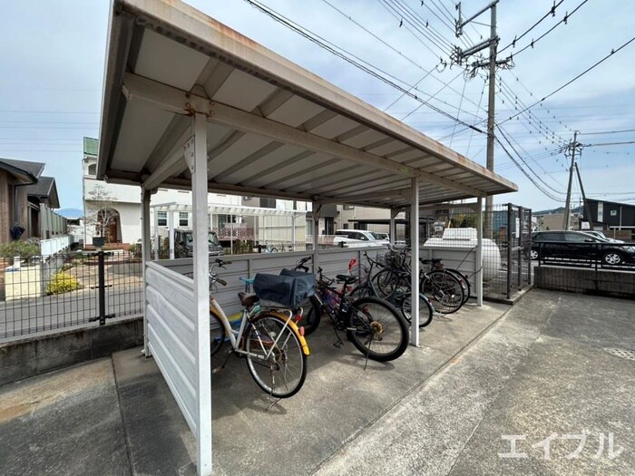 物件外観写真4　(駐輪場)