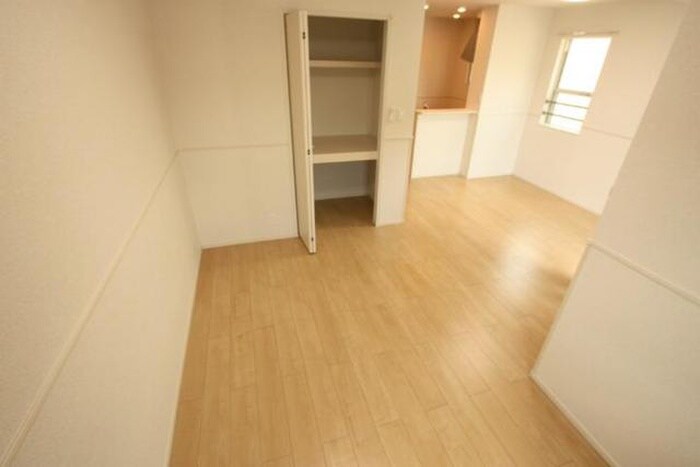 物件内観写真3　(居室)