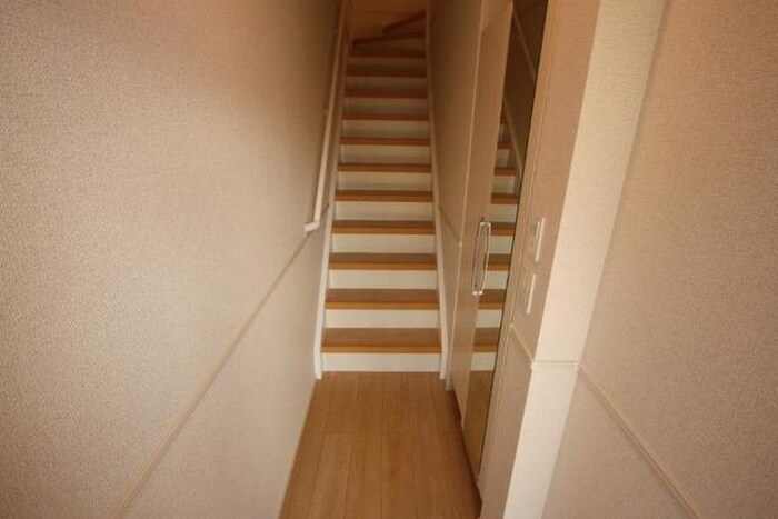 物件内観写真8　(玄関)