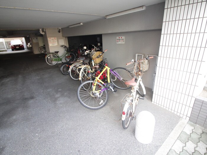物件外観写真4　(駐輪場)