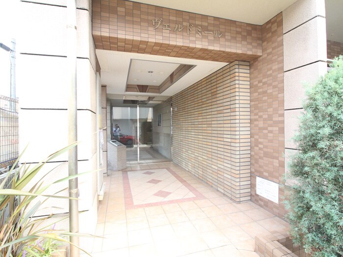 物件外観写真3　(エントランス部分)