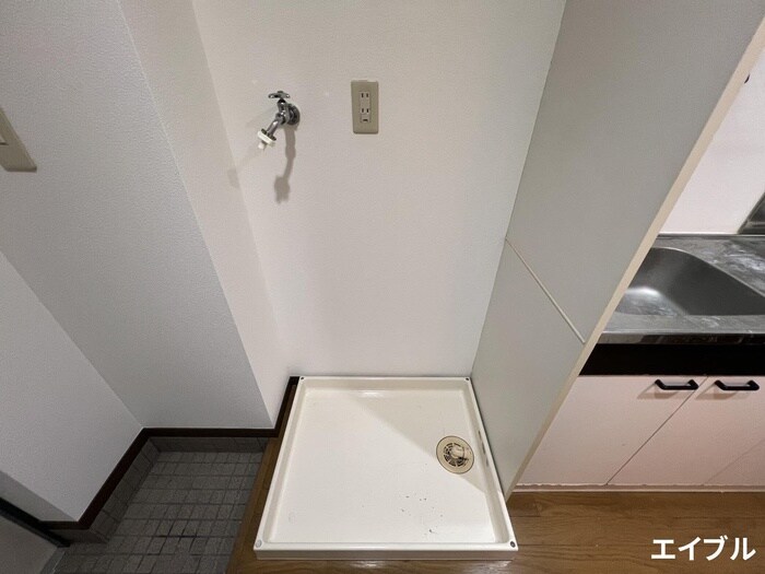 物件内観写真18　(洗濯機置場)