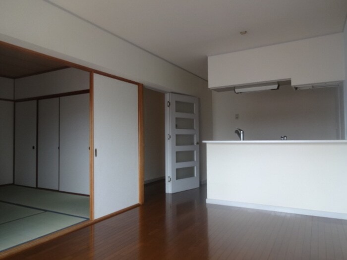 物件内観写真2　(居室)