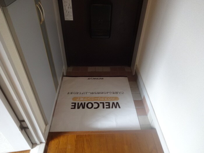 物件内観写真7　(玄関)