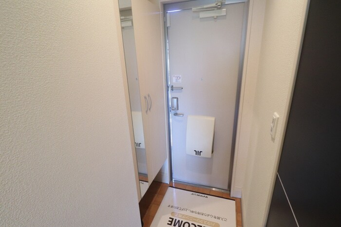 物件内観写真12　(玄関)