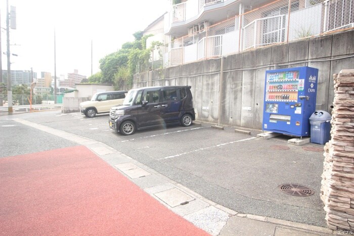 物件外観写真5　(駐車場)