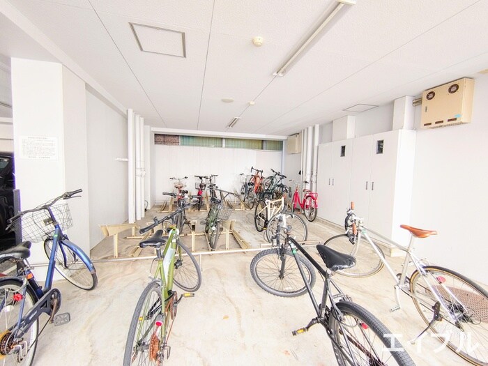 物件外観写真5　(駐輪場)