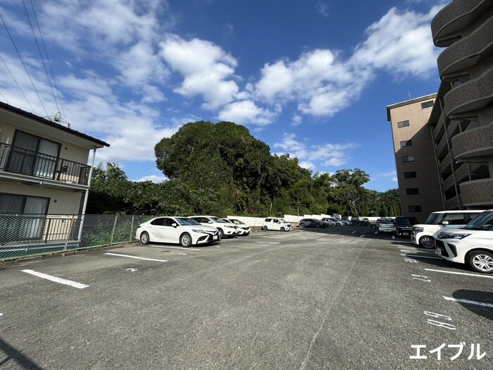 物件外観写真5　(駐車場)