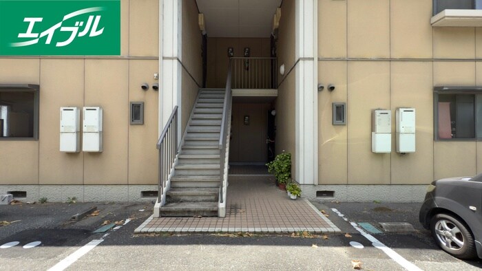 物件外観写真4　(エントランス部分)