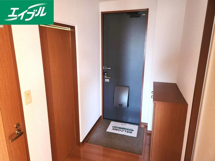 物件内観写真13　(玄関)