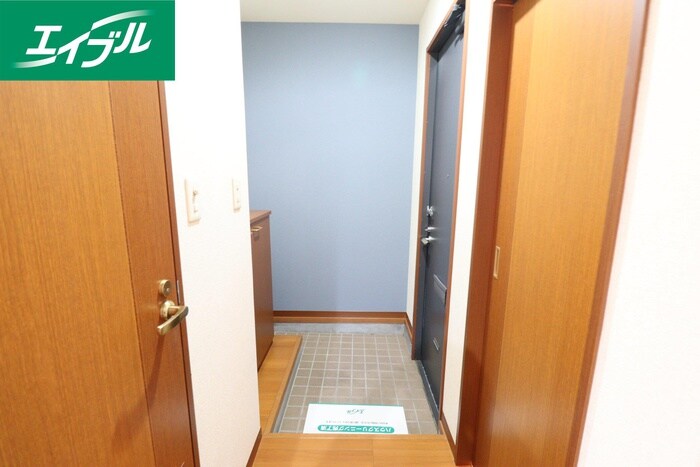 物件内観写真12　(玄関)