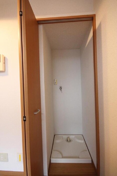 物件内観写真7　(洗濯機置場)