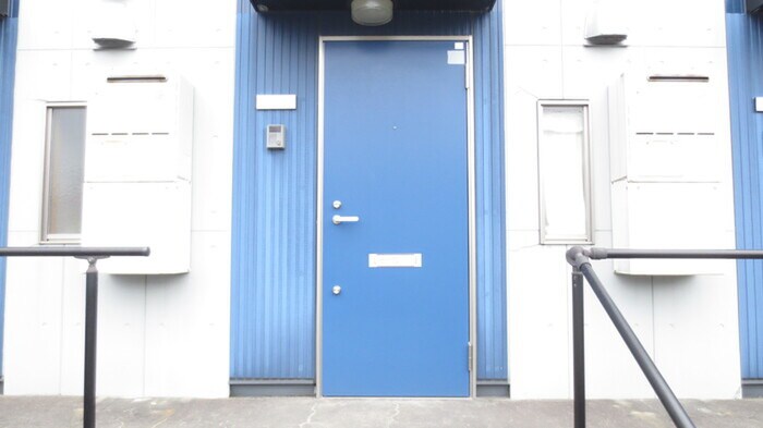 物件外観写真3　(エントランス部分)