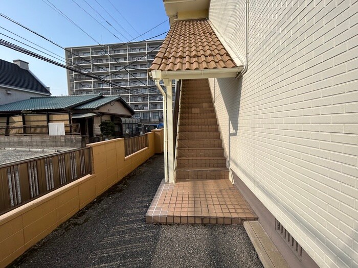 物件外観写真4　(エントランス部分)