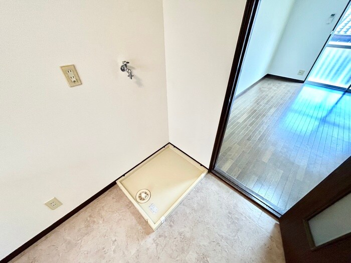 物件内観写真10　(洗濯機置場)