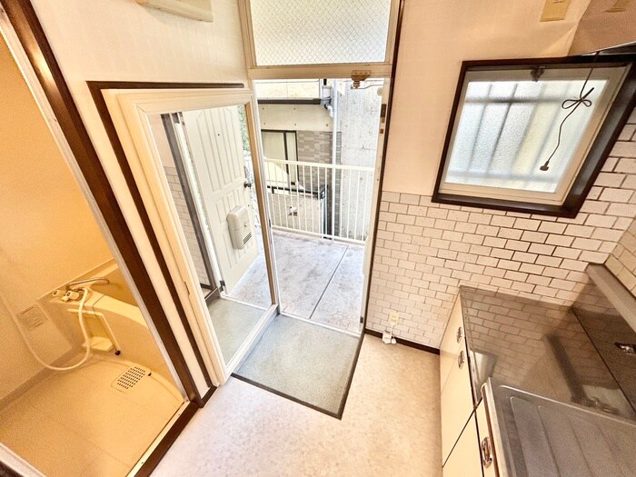 物件内観写真10　(玄関)