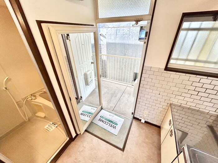 物件内観写真12　(玄関)