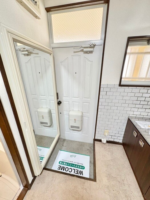 物件内観写真13　(玄関)