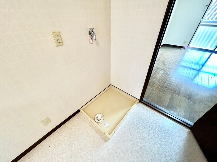 物件内観写真14　(洗濯機置場)