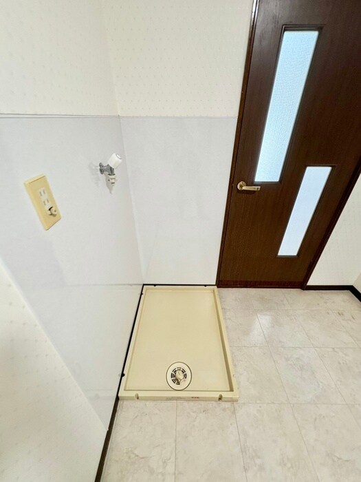 物件内観写真15　(洗濯機置場)