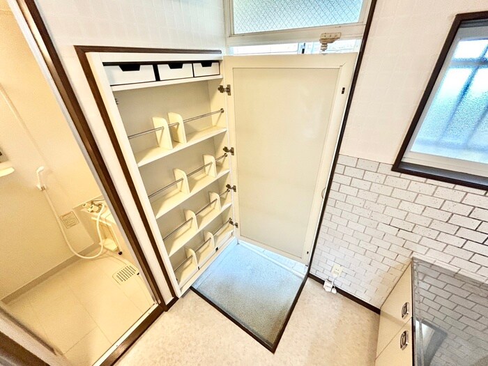 物件内観写真15　(靴箱)