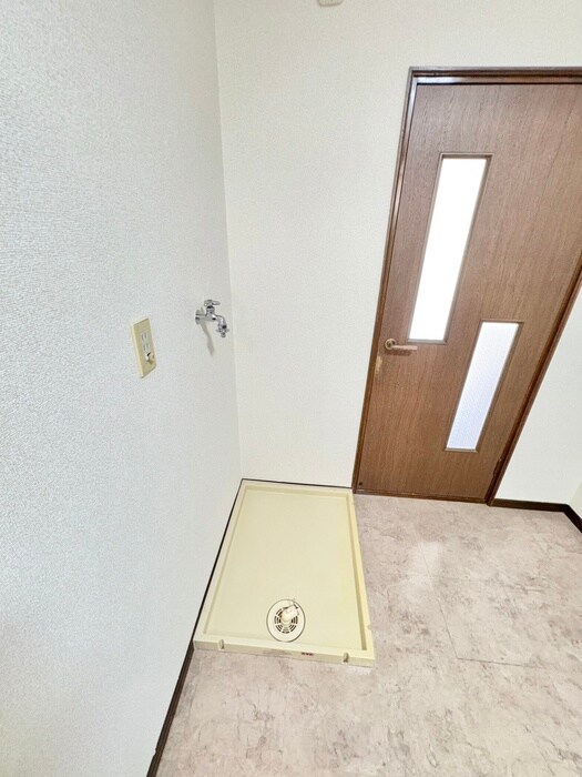 物件内観写真17　(洗濯機置場)