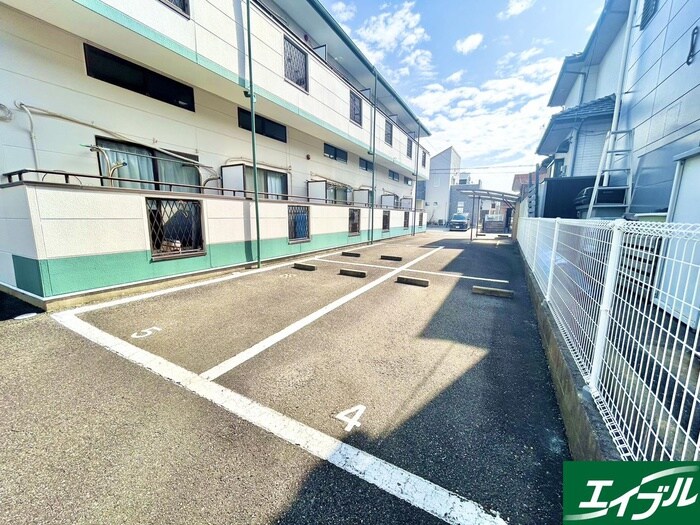 物件外観写真4　(駐車場)