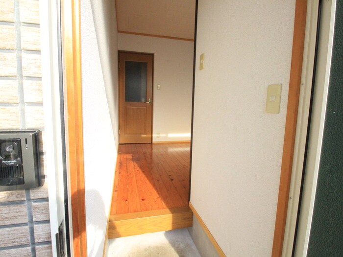 物件内観写真9　(玄関)