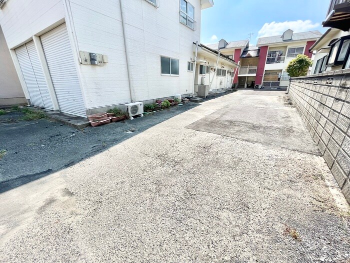 物件外観写真2　(駐車場)