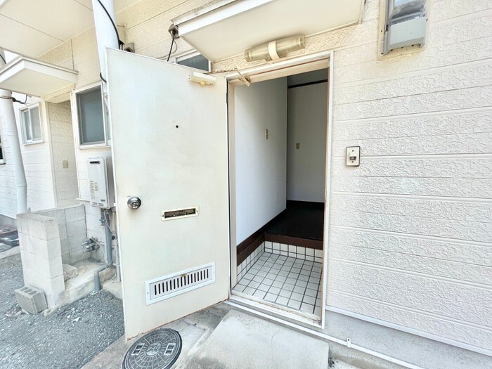 物件内観写真10　(玄関)