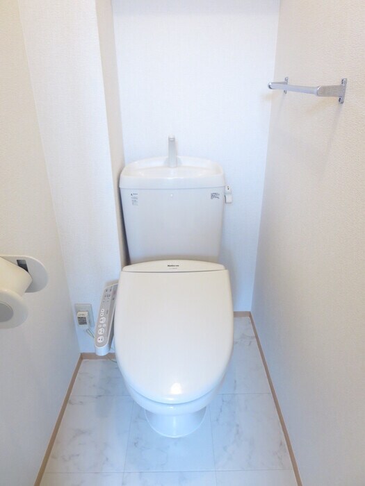 物件内観写真8　(トイレ)