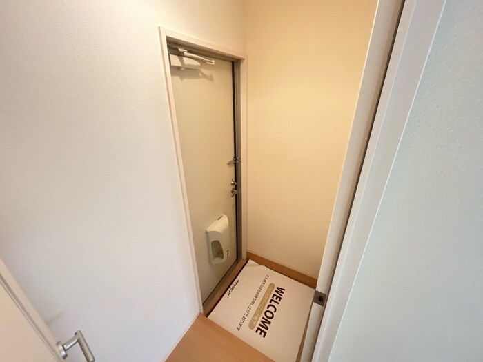 物件内観写真9　(玄関)