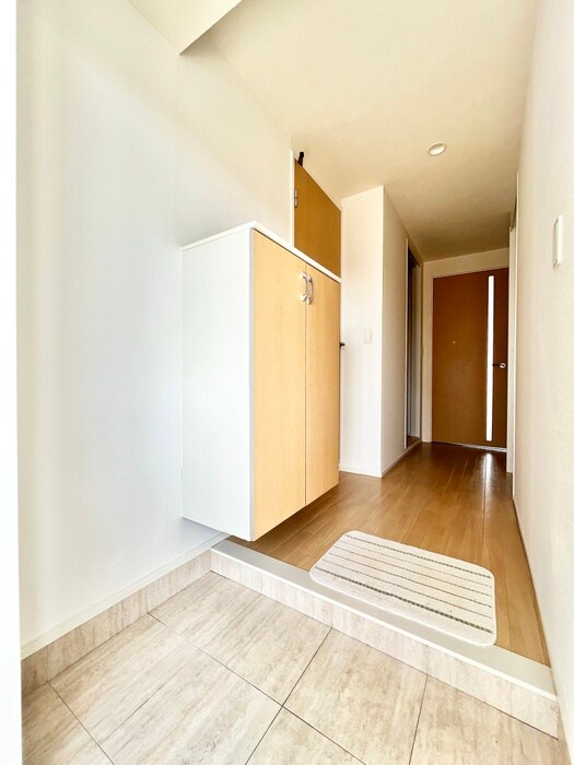 物件内観写真11　(玄関)