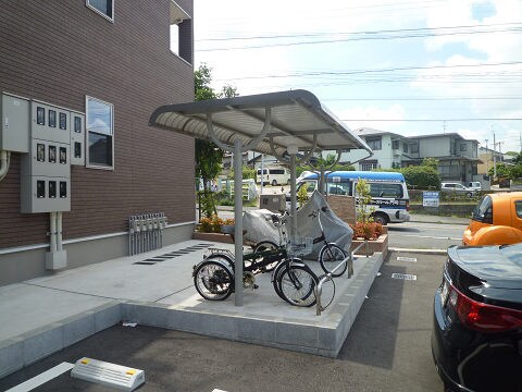 物件外観写真2　(駐輪場)