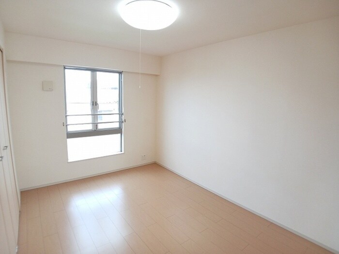 物件内観写真4　(居室)